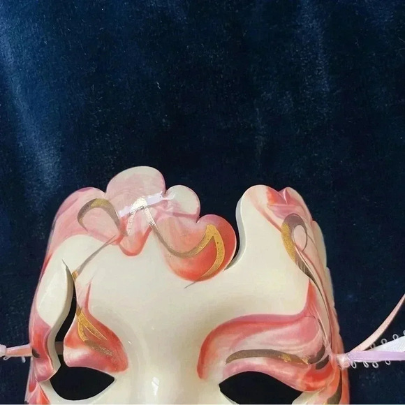 Beautiful Vintage Mardi Gras Ceramic Masks W/ 1 Signed New Orleans - Picture 6 of 9